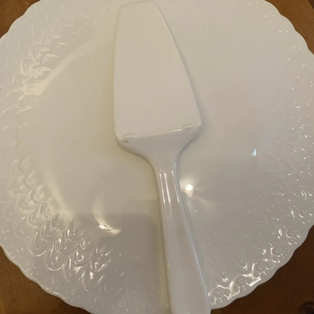 Mikasa White Silk Bone Chine Cake Set Brand new in box